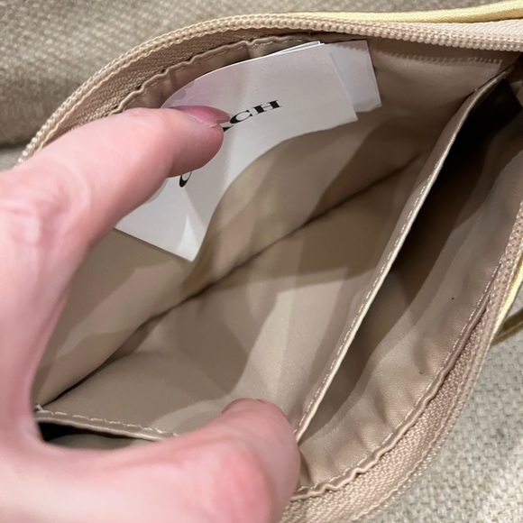 Coach Poppy-Chan GOLDY Collectible Y2K Wristlet - Picture 5 of 14